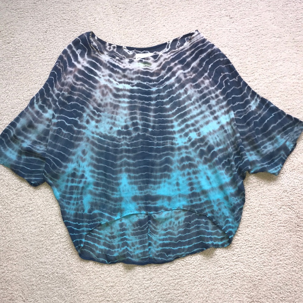 Blue tie-dye short-sleeve blouse